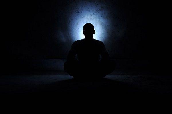 暗闇での瞑想