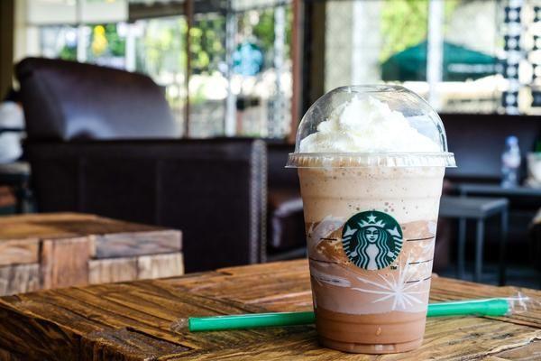 スターバックスのキャラメルフラペチーノ